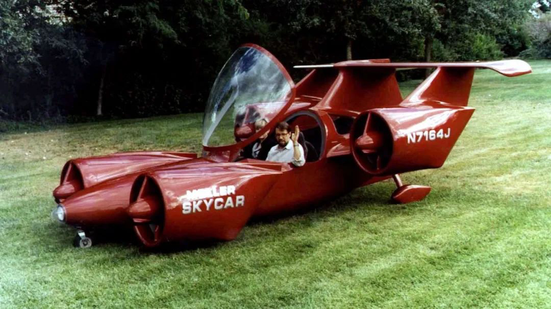 Paul Moller 和他的 Moller 400 Volantor 飞车